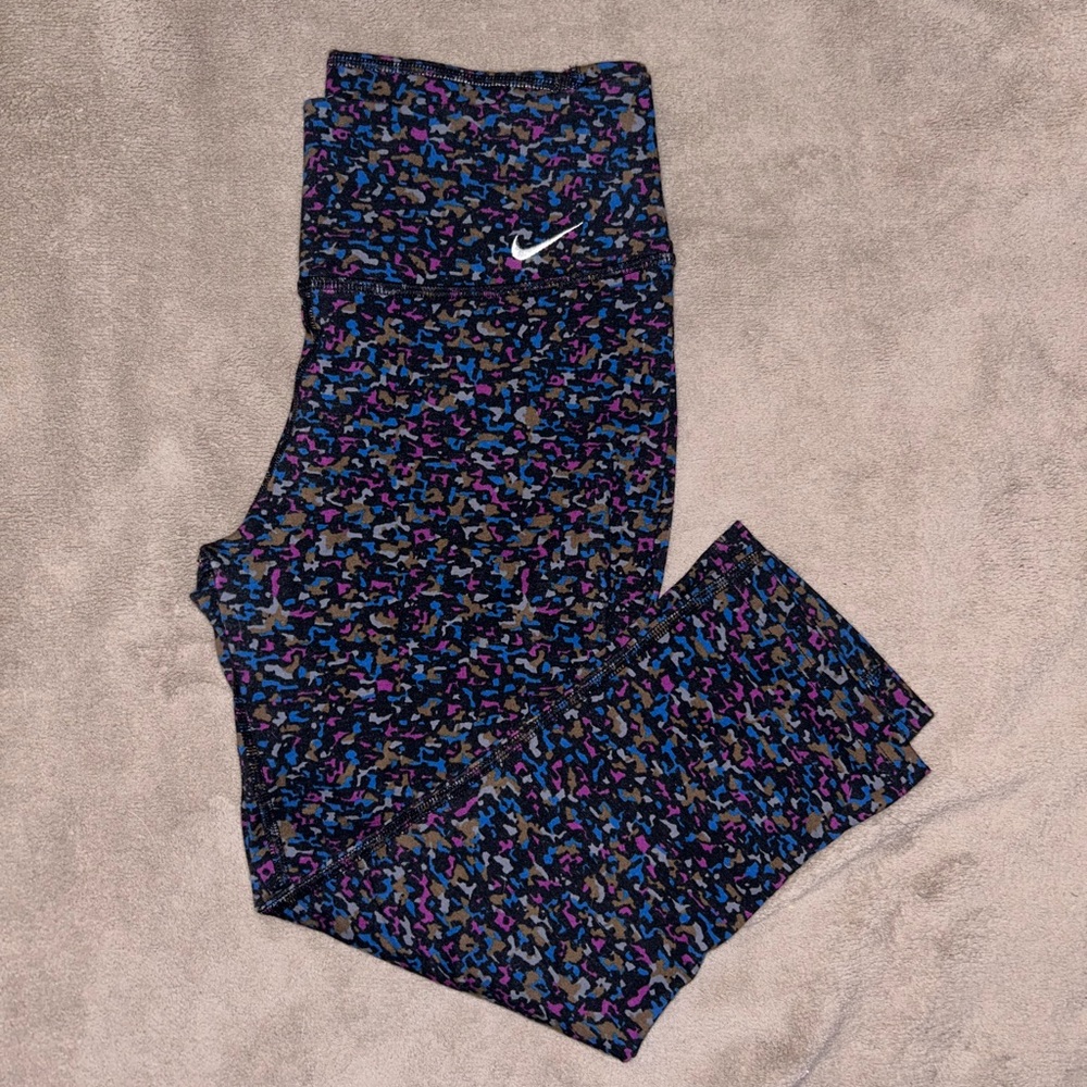 Nike Dri-Fit Capri Leggings in Multi-Colored Camo